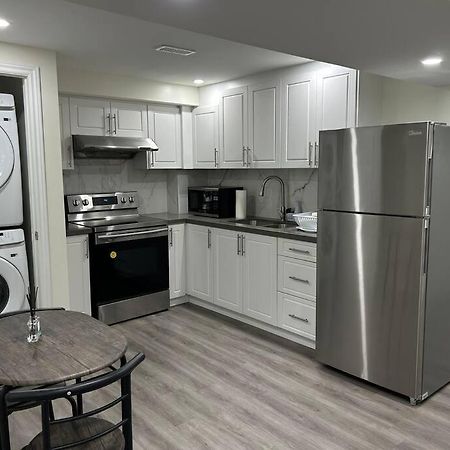 2 Bedroom Private Apartment With Private Entrance Brampton Exteriör bild